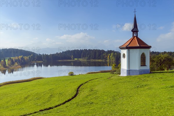 Lake Hegratsried with little Gothic chapel in autumn