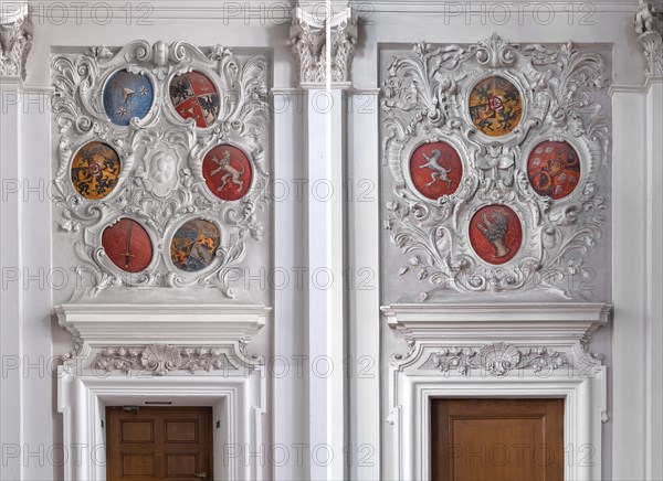 Two opposite wall decorations with integrated coats of arms in the choir of St. Egidien Church
