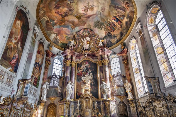 Main altar with Wall frescos and ceiling frescoes