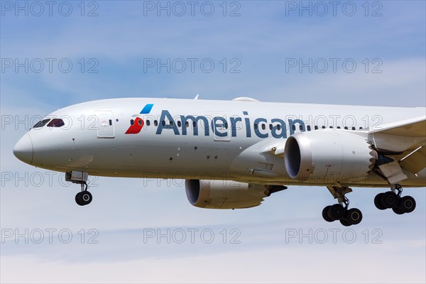 An American Airlines Boeing 787-8 Dreamliner with registration number N819AN lands at the airport in Barcelona