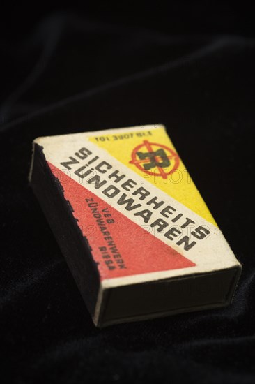 Old matchbox of the VEB Zuendwarenwerk