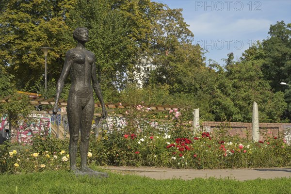 Rose Garden in the Volkspark am vineyard