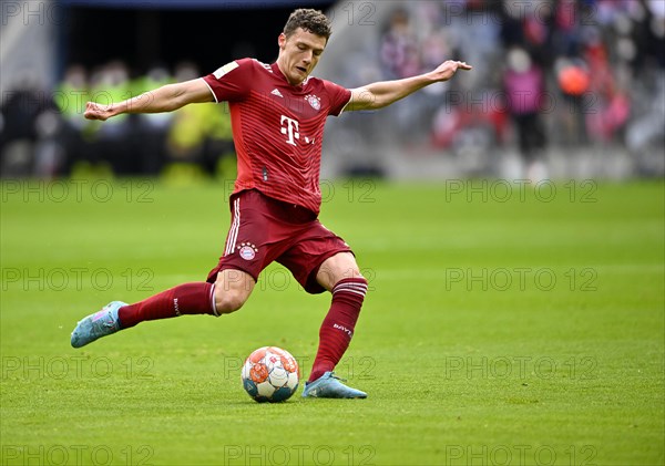 Benjamin Pavard FC Bayern Munich FCB on the ball