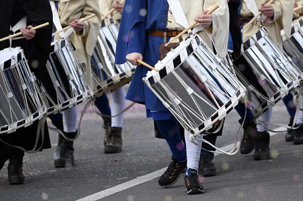 Carnivalists drum