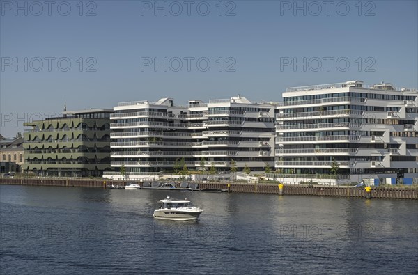 Fashion house Labels Berlin 2 and residential building WAVE waterside living