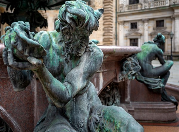 Figures at the Hygieia Fountain in the courtyard of the City Hall