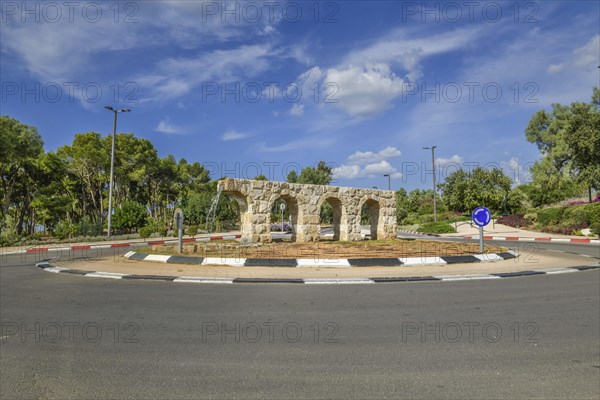 Fountain on a traffic island in the form of Aquaeduct