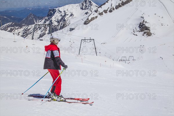 Skier on glacier ski slope Olperer