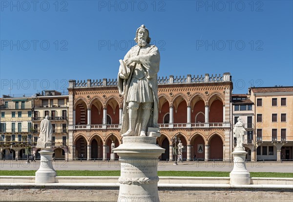 Statues and Loggia Amulea