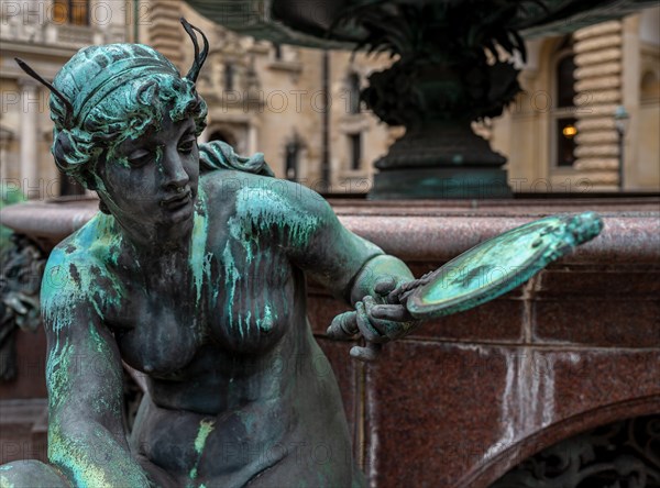 Figures at the Hygieia Fountain in the courtyard of the City Hall