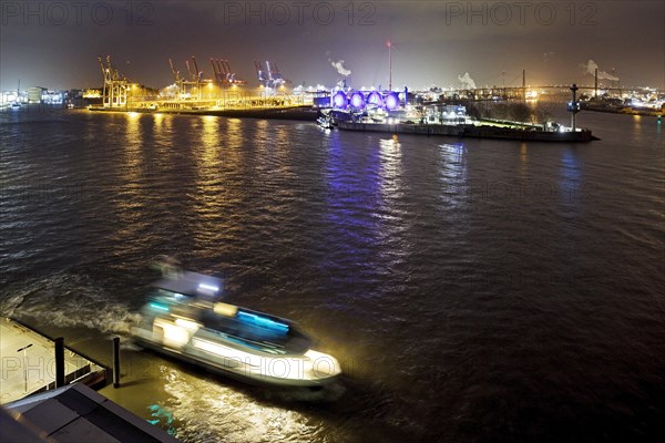 Moving liner from dockland onto the Norderelbe at night