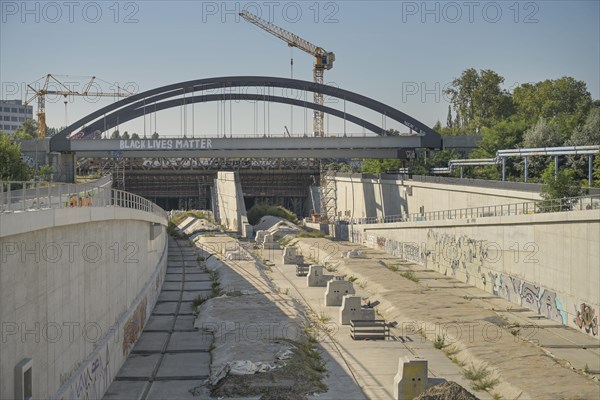 New construction of the A100 motorway