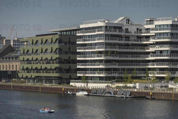 Fashion house Labels Berlin 2 and residential building WAVE waterside living