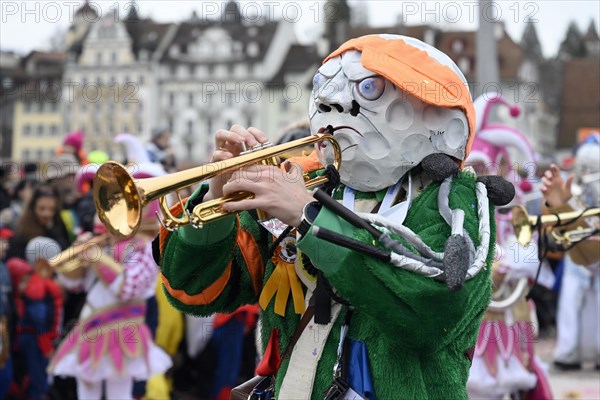 Carnivalists Guggenmusik golf ball motif