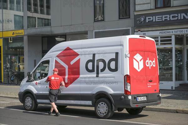 DPD Parcel carrier