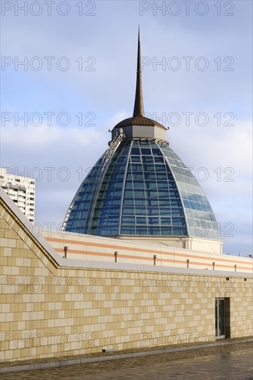 Glass dome over the outlet & shopping centre