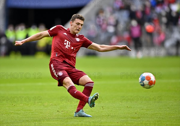 Benjamin Pavard FC Bayern Munich FCB on the ball