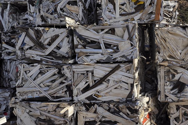 Aluminium scrap in the cube