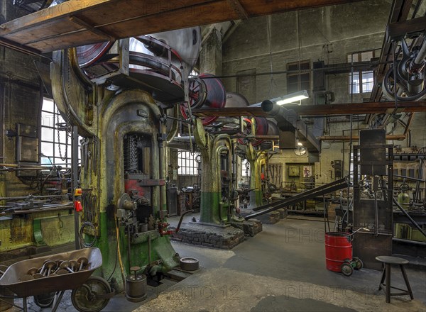 Screw press in the drop forge in a former valve factory