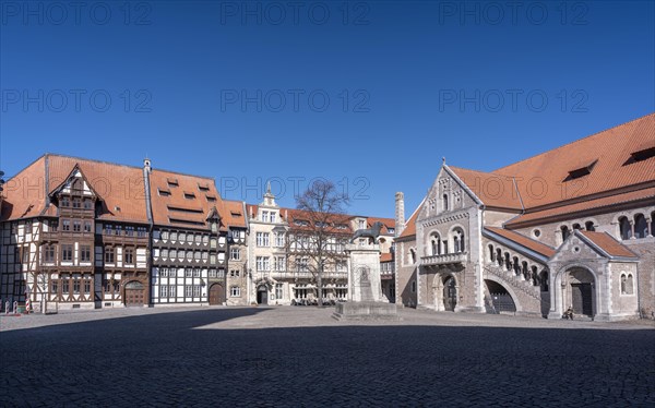 Burgplatz with von Veltheimsches Haus