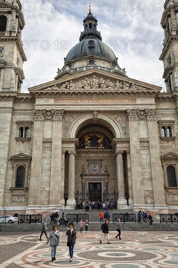 Visitors in front of the cathedral at St. Stephen's Square