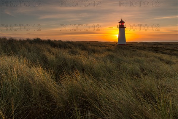 Sunrise at the lighthouse List West at the Lister Ellenbogen