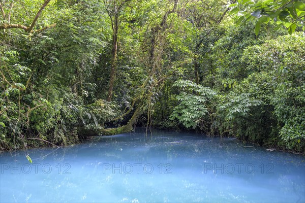 Blue turquoise water of the Rio Celeste caused by sulphur and calcium carbonate