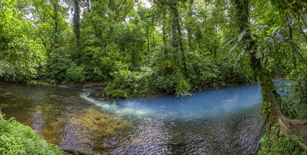 Spring with sulphur and calcium carbonate that causes the blue turquoise water of the Rio Celeste