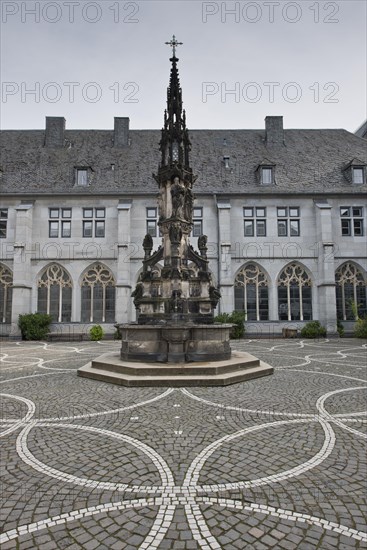 Fountain of Paradise in the playground of the Domsingschule