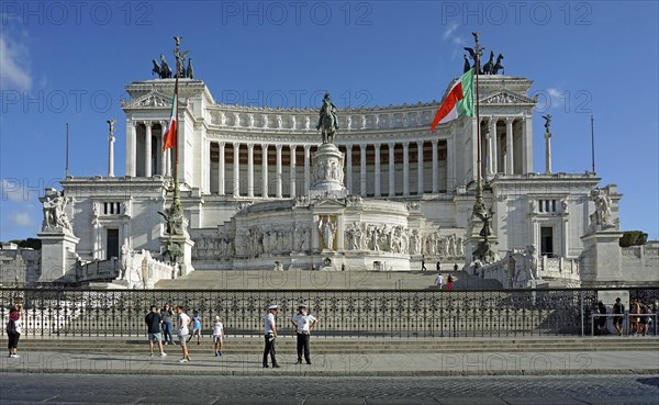 Policemen in front of Monumento Nazionale a Vittorio Emanuele II