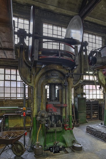 Screw press in the drop forge in a former valve factory