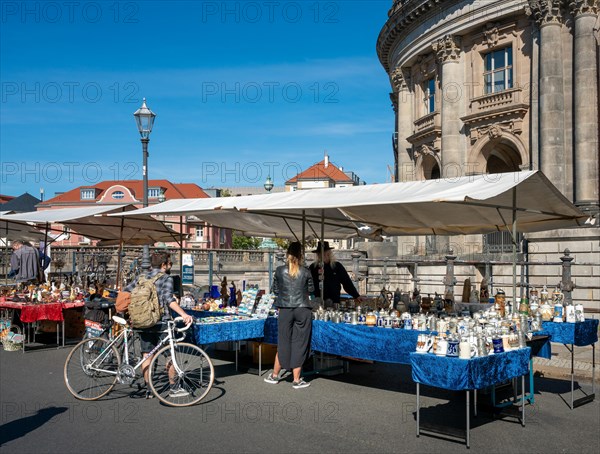 Flea market at the Bodemuseum