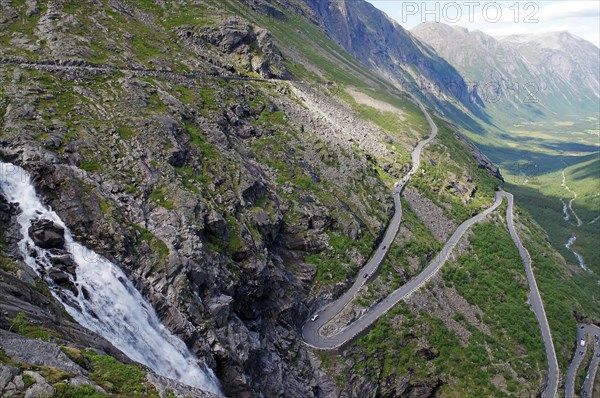 Mountain pass in Zig-Zag barren mountains