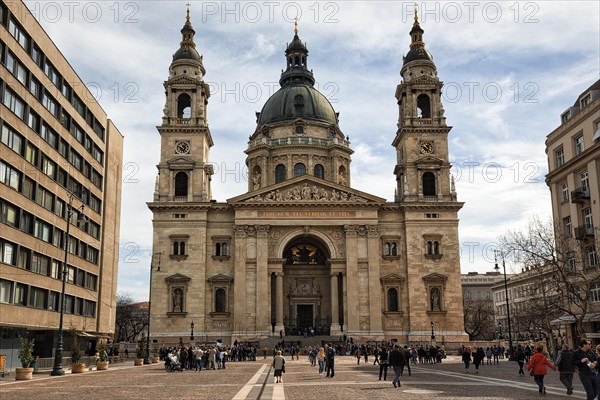 Visitors in front of the cathedral at St. Stephen's Square