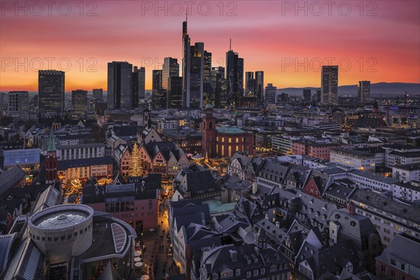 View from the Kaiserdom over the Schirn Kunsthalle to the skyline of Frankfurt am Main