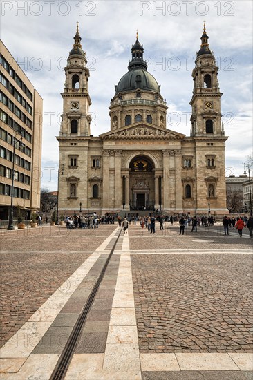 Visitors in front of the cathedral at St. Stephen's Square