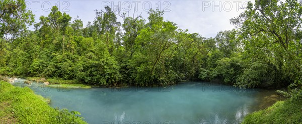 Blue turquoise water of the Rio Celeste caused by sulphur and calcium carbonate