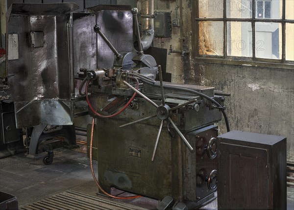 Welding machine in a former valve factory