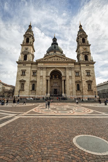 Visitors in front of the cathedral at St. Stephen's Square