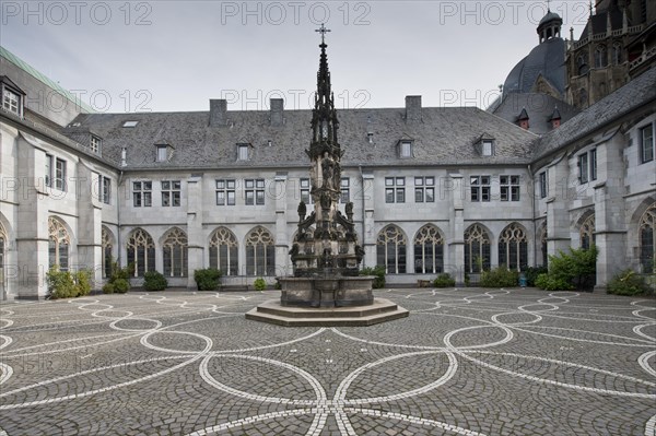 Paradise Fountain in the courtyard of the Domsingschule