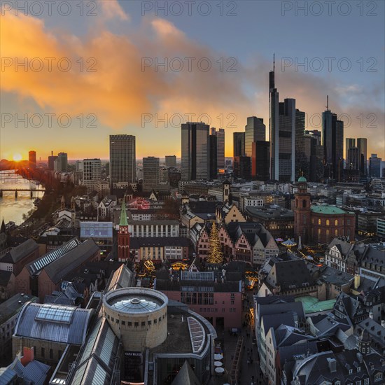 View from the Kaiserdom over the Schirn Kunsthalle to the skyline of Frankfurt am Main