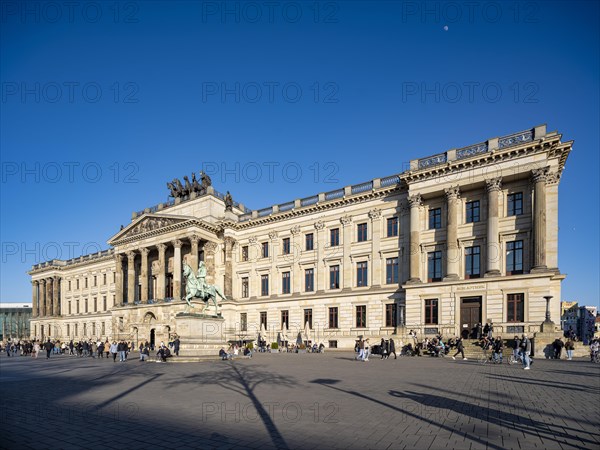 Reconstruction of Braunschweig Castle with equestrian statue of Duke Friedrich Wilhelm