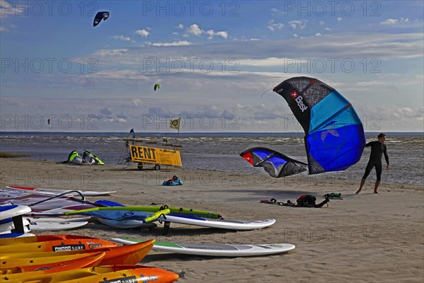 Kitesurfer