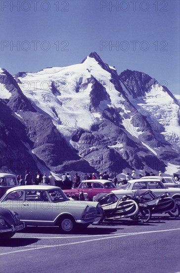 View from Kaiser-Franz-Josefs-Hoehe to Grossglockner and Adlersruhe