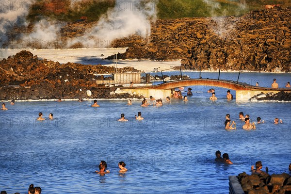 Tourists in thermal bath