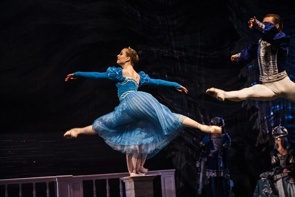 Ballet dancers during the performance of Tchaikovsky s Swan Lake in St. Petersburg