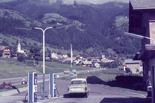 Petrol station with DKW Junior in Winklern