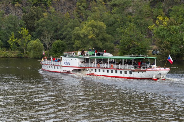 Paddle steamer