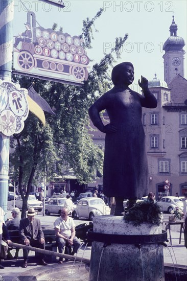 Liesl Karlstadt sculpture at the Viktualienmarkt