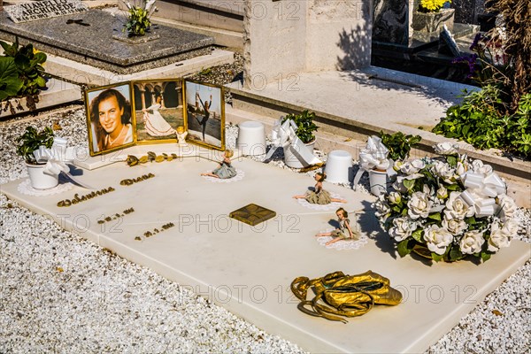 Grave of a young ballet dancer